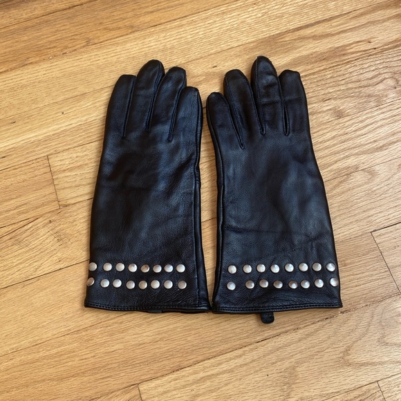 NWOT ( never worn) ladies leather gloves - Picture 1 of 3